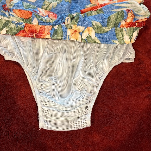 🌺Men’s Jamaican Bay swim shorts. Size Medium. No stains or tears. 🌺 - Picture 5 of 6